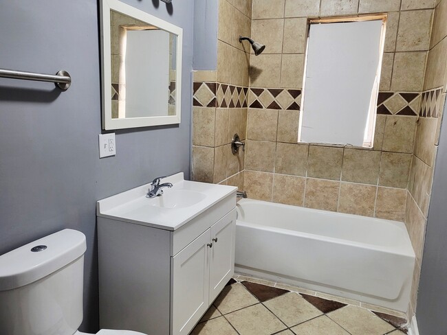 Building Photo - 2521 E 72nd Pl