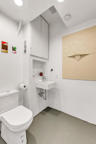 Building Photo - 2231 N Wayne Ave