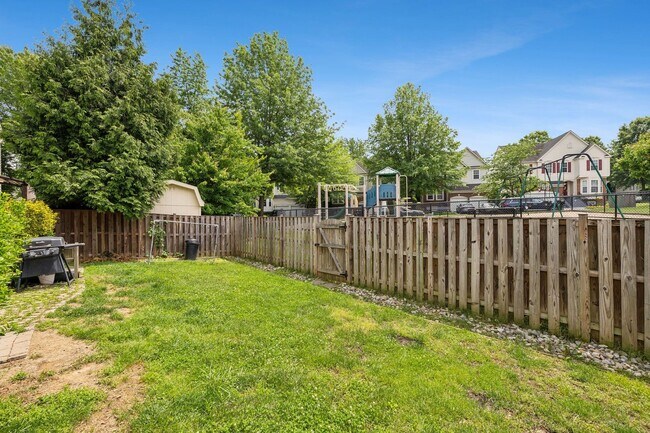 Building Photo - Stunning single-family home filled with th...