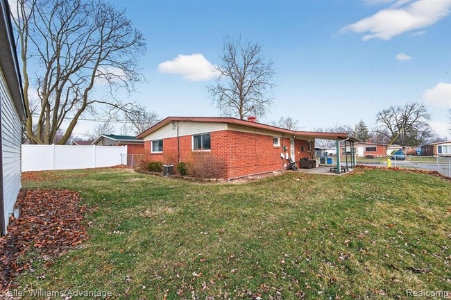 Building Photo - 7435 Lathers St