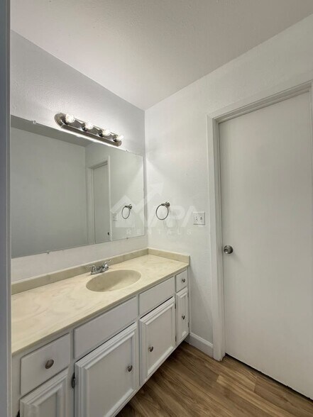 Building Photo - 6707 Cypress Lake Dr