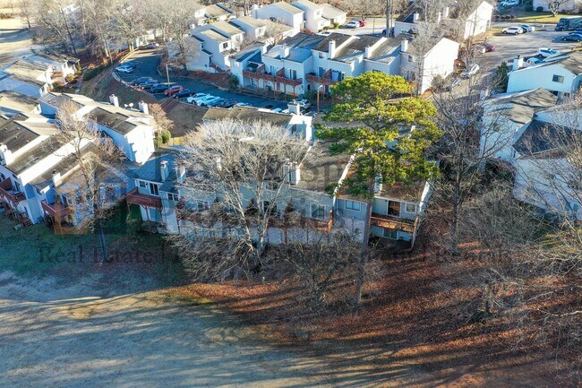 Building Photo - 3624 Heathrow Dr