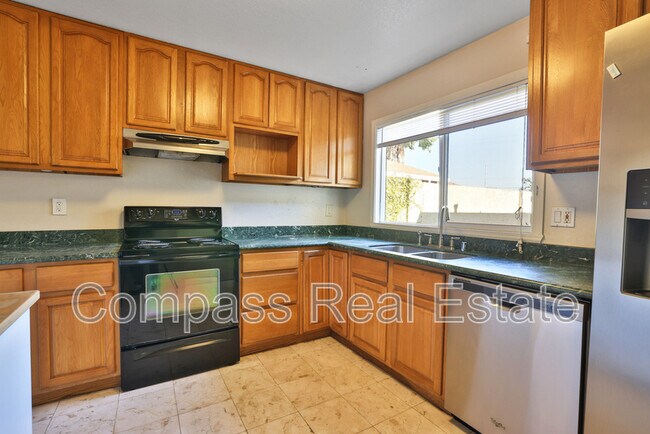 Building Photo - 31101 Fredi St