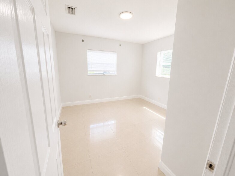 Building Photo - 1306 S 29th Ave