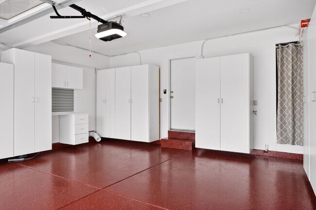 Building Photo - Luxury Living in Danville Ranch – Views, Solar & Prime Location!