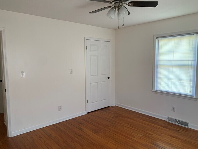 Building Photo - 23 Edith Dr