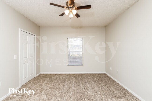 Building Photo - 1201 Schumann Dr