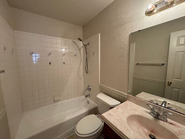 Building Photo - 4201 Lost Oak Dr