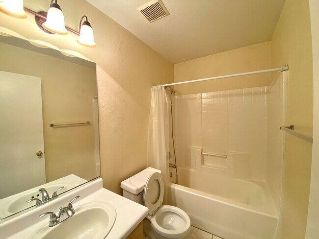 Building Photo - Charming single-story home