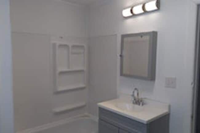 Building Photo - 2 bedroom apartment