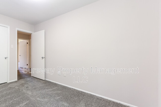 Building Photo - 166 Camber Ln