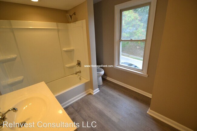 Building Photo - 3 br, 1 bath House - 4300 W Eighth St
