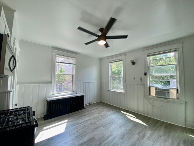 Building Photo - 2314 Victor St