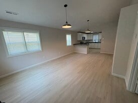 Building Photo - 1075 Jenkins Rd