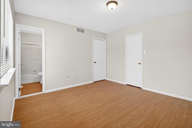 Building Photo - 70 Hampshire Dr