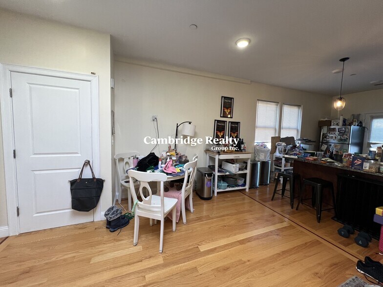 Building Photo - 547 Washington St