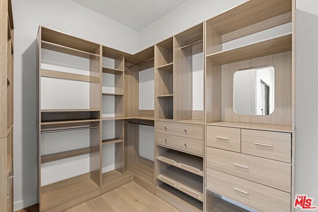 Building Photo - 822 N Orange Grove Ave