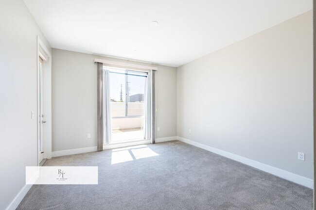 Building Photo - Quiet, Modern 2-Bed Home with Private Pati...