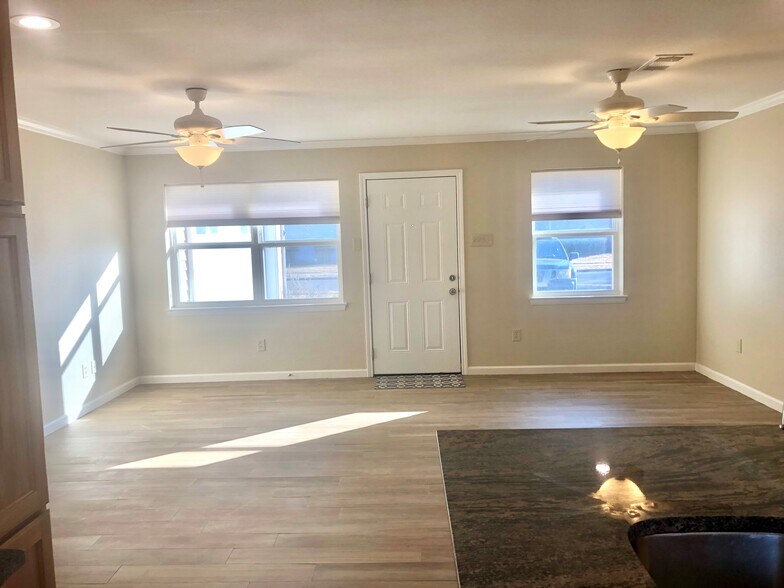 Building Photo - 1205 Fairfield St