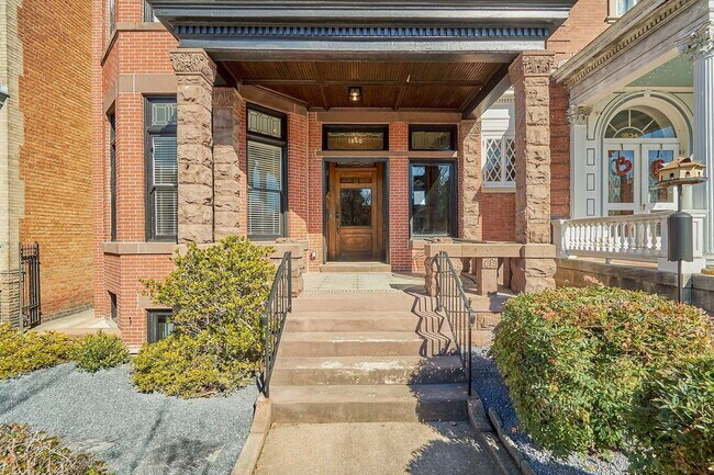 Building Photo - 1840 Monument Ave