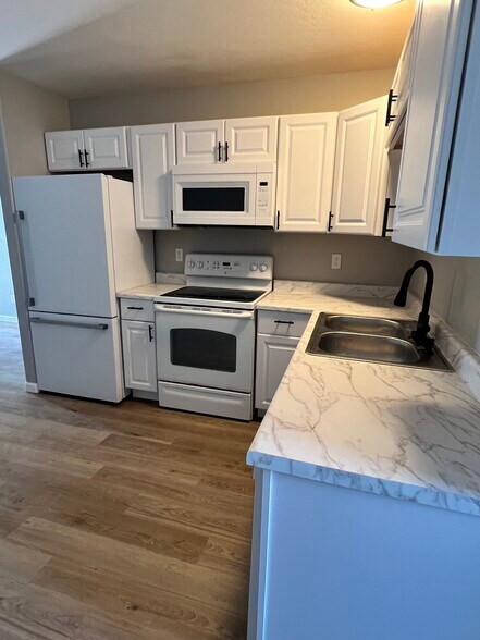 Newly renovated kitchen - 8268 W Magnum Dr