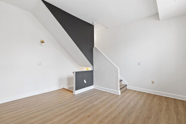 Building Photo - 2005 Lynch St