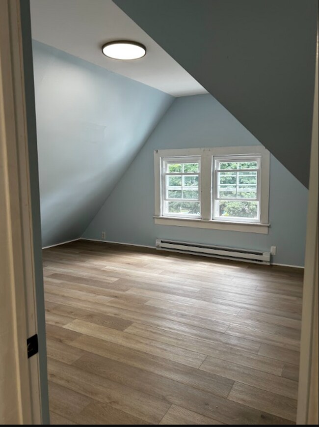 Building Photo - 1638 Sanderson Ave