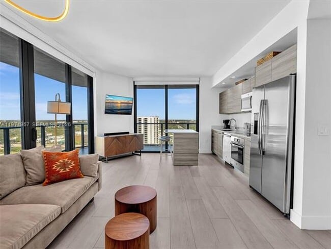 Building Photo - 121 NE 34th St