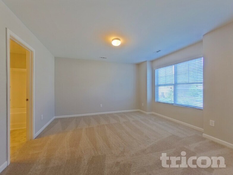 Building Photo - 2037 St Augustine Pl