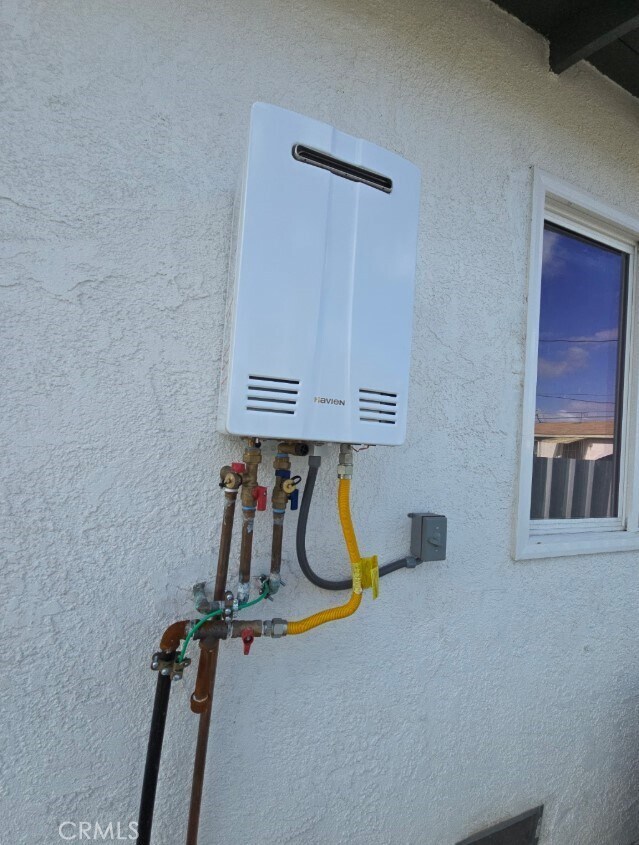 Building Photo - 1547 W 82nd St