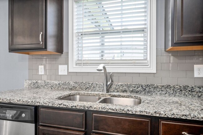 Building Photo - 3755 Windmill Dr