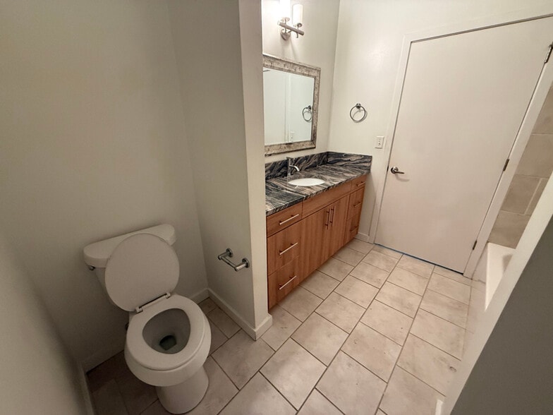 Building Photo - 333 Nelson St SW