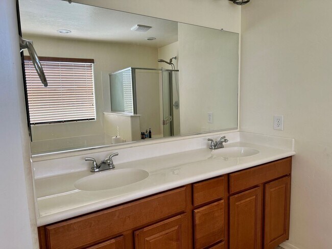 Building Photo - Stunning 2 story home in Oro Valley!!