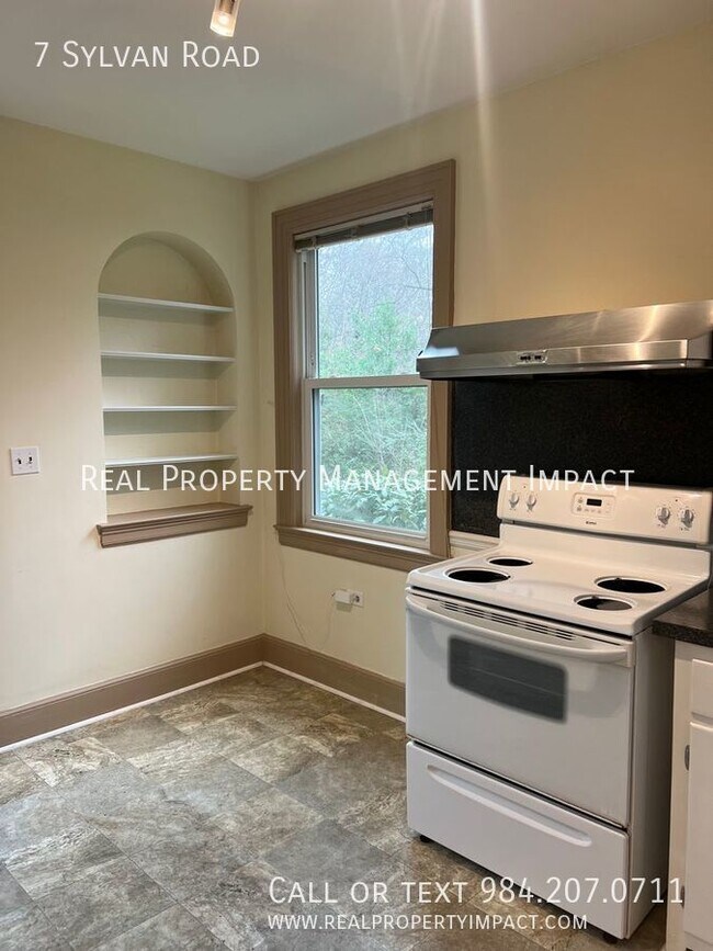 Building Photo - 7 Sylvan Rd