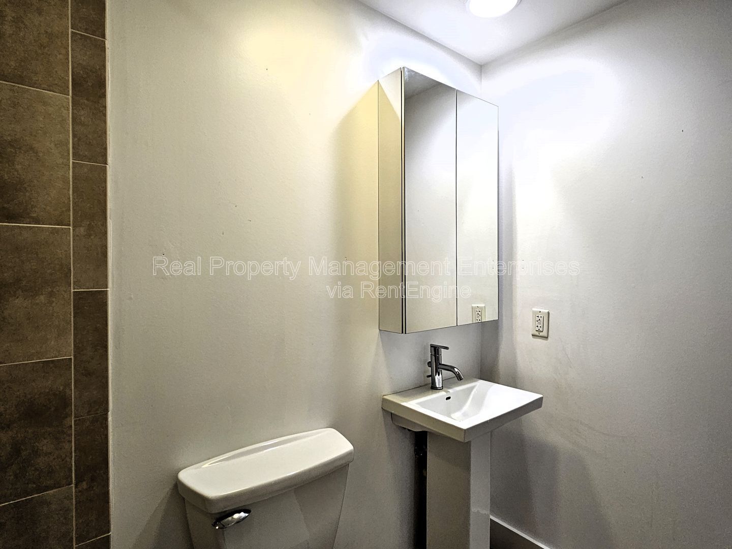 Building Photo - 301 NE 4th St