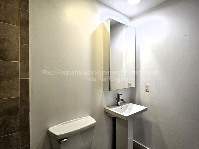 Building Photo - 301 NE 4th St