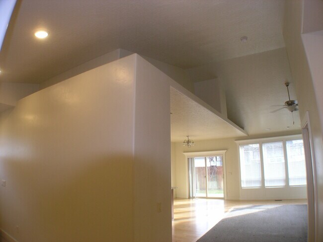 Building Photo - 2537 E Hidden Crk St