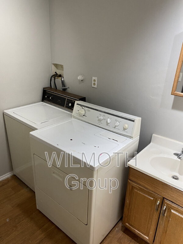 Building Photo - 1106 N Gale St