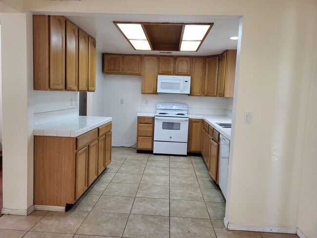Building Photo - 125 Serpentine Dr