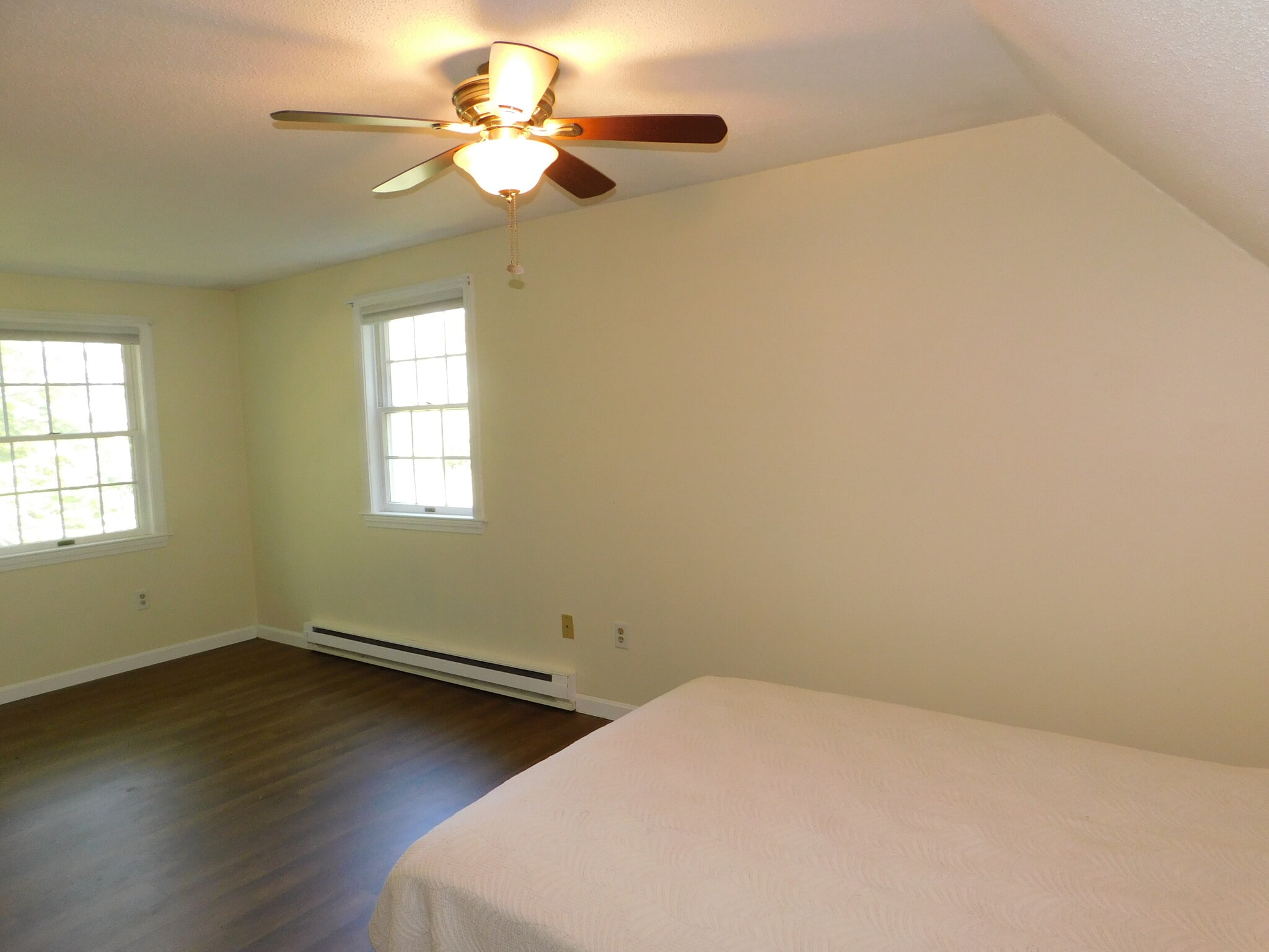 Building Photo - 4 Willow Creek Ln