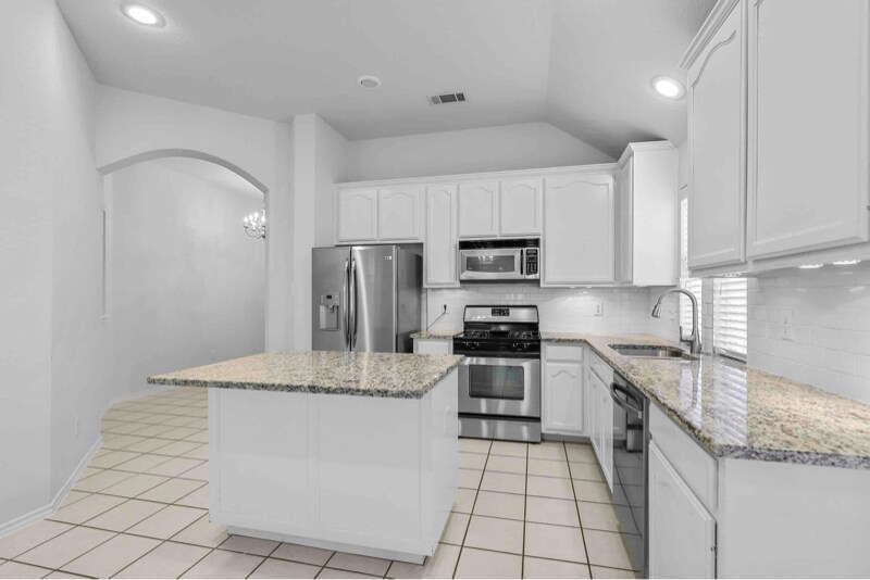 Building Photo - 5021 Meyers Ln