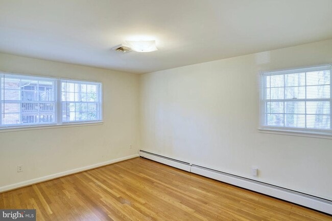 Building Photo - 4925 Tunlaw St