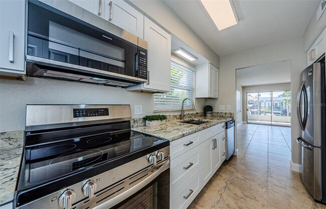 Building Photo - 2186 Edythe Dr