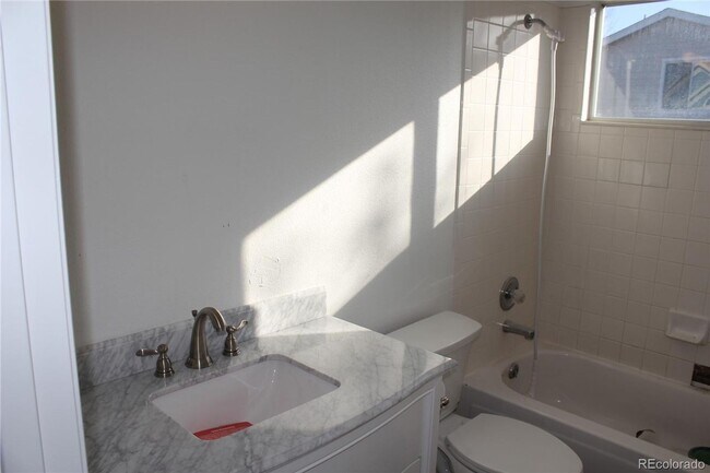 Building Photo - Home in Saddlebrook, Parker!