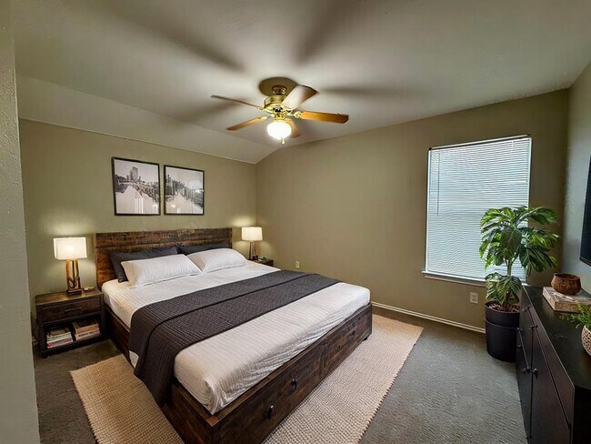 Building Photo - 544 Hogan