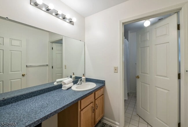 Building Photo - 706 Skyline Dr