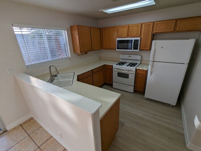 Building Photo - 7233 Pinon Crest Ct