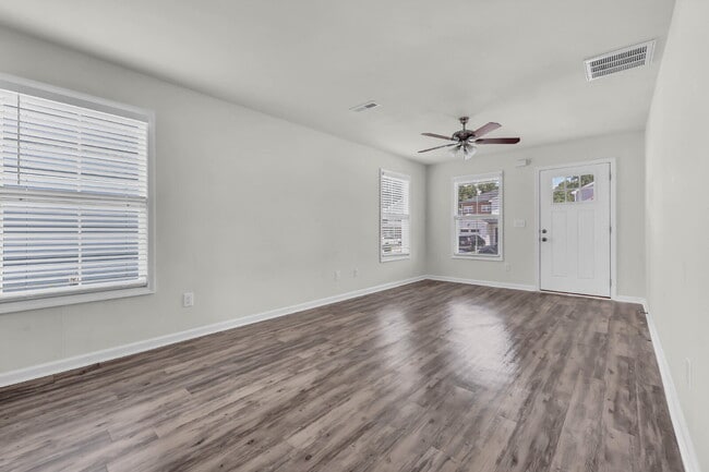 Building Photo - !!Reduced Rent!! Beautiful 3-bed, 2.5-bath home with a bright, open floor plan.
