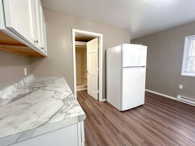 Building Photo - 3 bedroom 2 bath