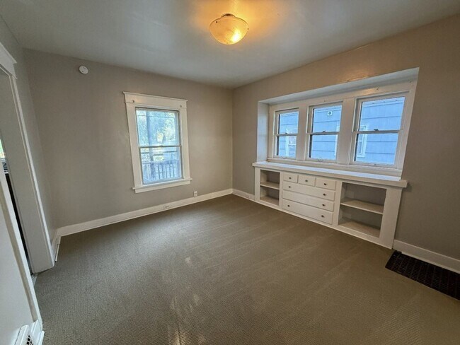 Building Photo - 3944 Revere Dr